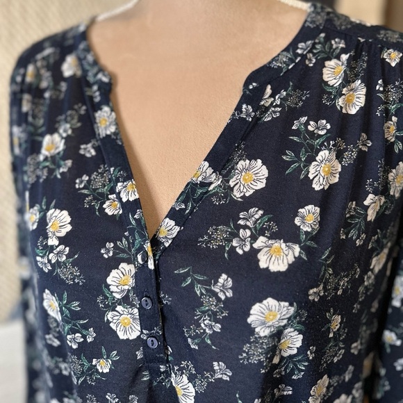 H&M Navy Blue Blouse with White Floral Pattern - Picture 4 of 10